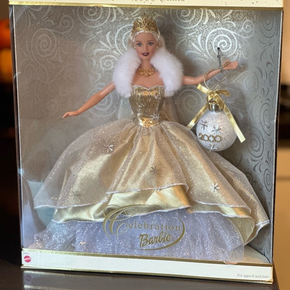 2000 Celebration Barbie - Picture 10 of 10